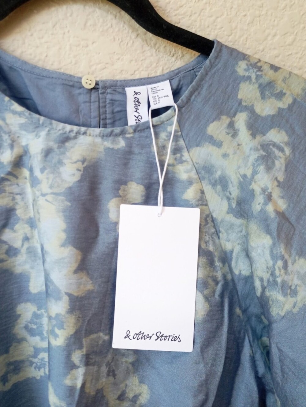 & Other Stories blue all-over floral print puff sleeves dress - Picture 9 of 12